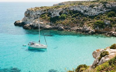 Le cale più belle di Lampedusa da scoprire in barca